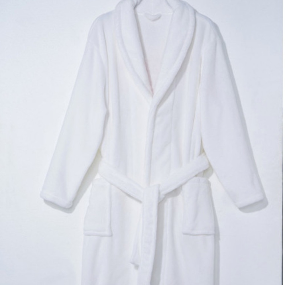 COCUS POCUS WHITE PLUSH ROBE - Picture 5 of 7